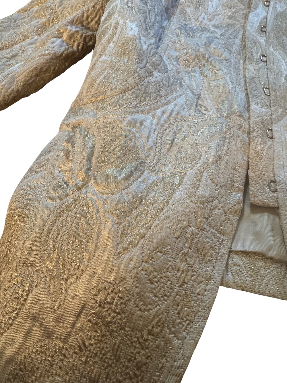 Elegant Metallic Paisley Women’s Jacket - Light Gold - Picture 7 of 8